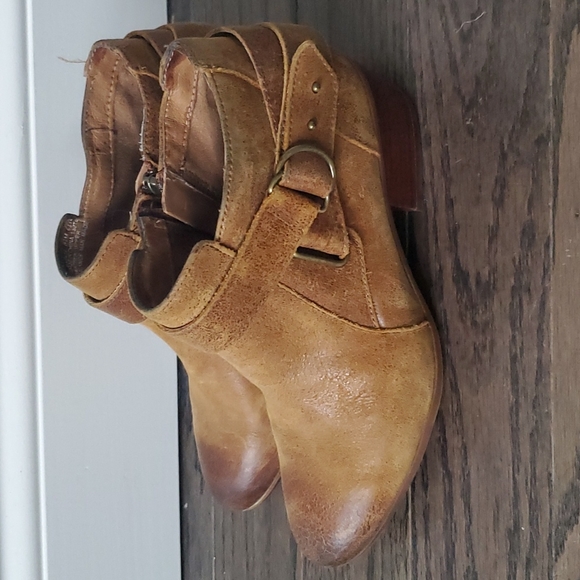 Clarks Artisan distressed ankle boots womens  size - Picture 2 of 11